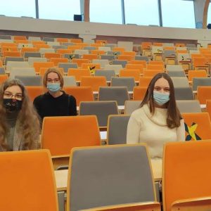 uczennice przed II etapem olimpiady